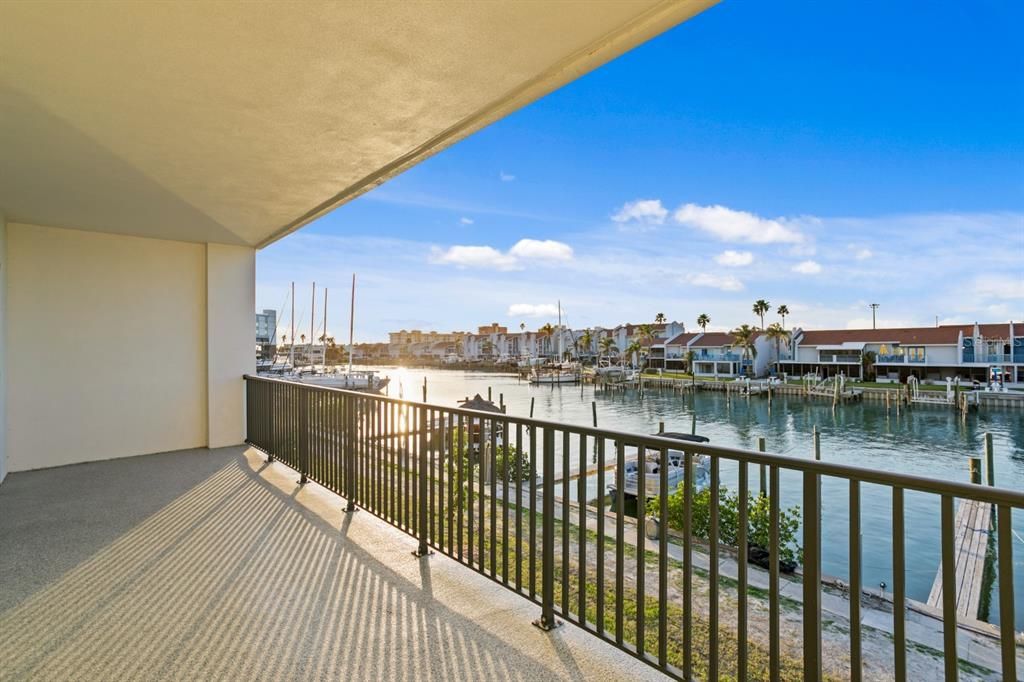 Под контрактом: $1,068,000 (3 спален, 3 ванн, 1826 Квадратных фут)