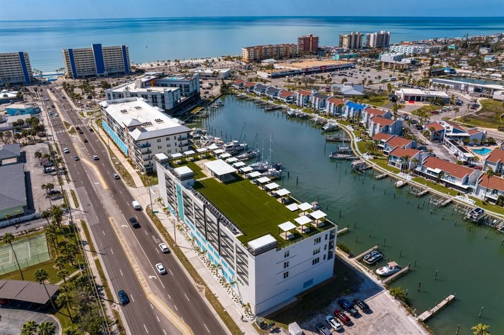 Под контрактом: $1,068,000 (3 спален, 3 ванн, 1826 Квадратных фут)