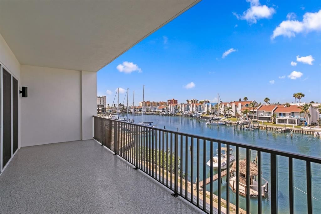 Под контрактом: $1,068,000 (3 спален, 3 ванн, 1826 Квадратных фут)