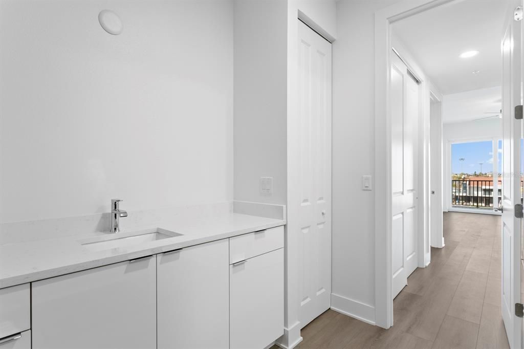 Под контрактом: $1,068,000 (3 спален, 3 ванн, 1826 Квадратных фут)