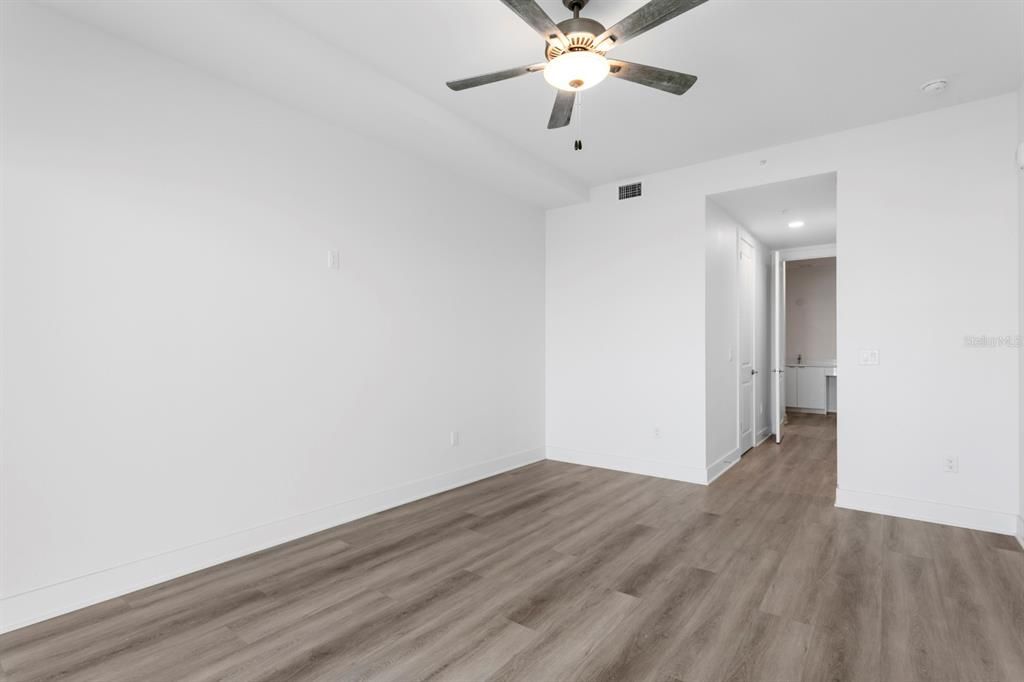 Под контрактом: $1,068,000 (3 спален, 3 ванн, 1826 Квадратных фут)