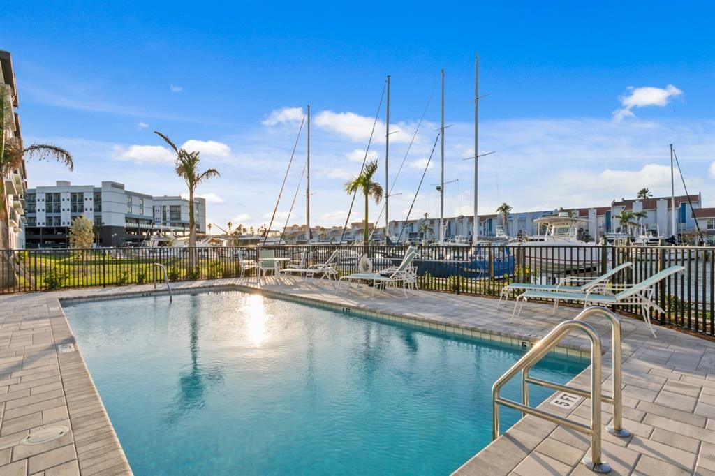 Под контрактом: $1,068,000 (3 спален, 3 ванн, 1826 Квадратных фут)