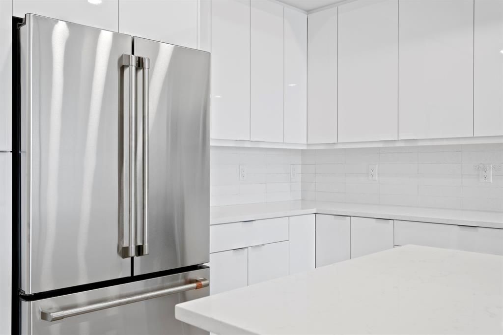 Под контрактом: $1,068,000 (3 спален, 3 ванн, 1826 Квадратных фут)