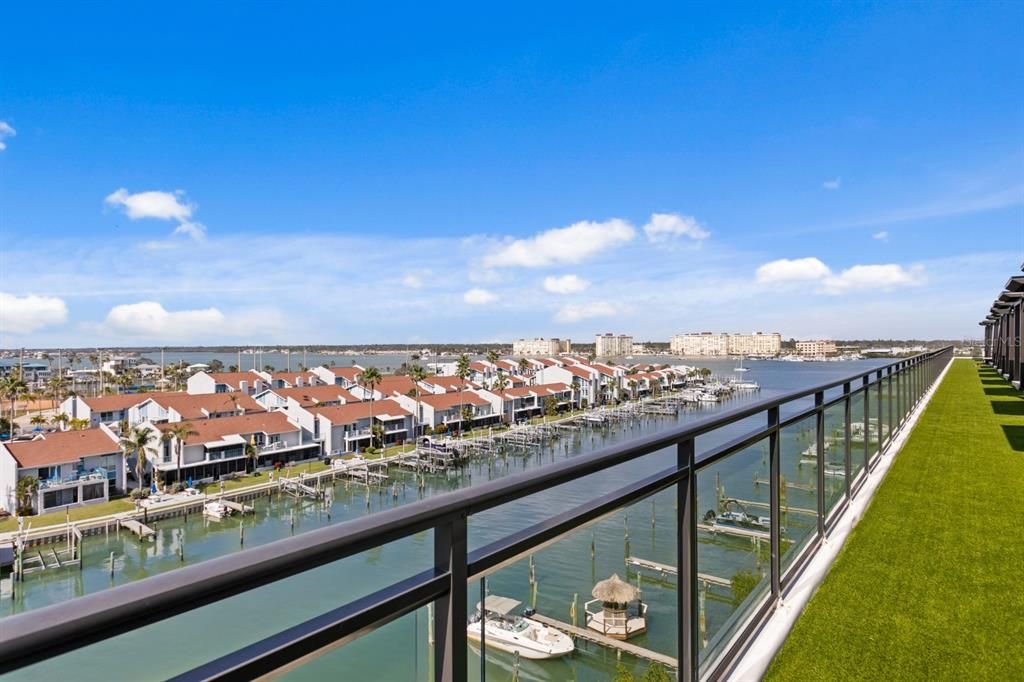 Под контрактом: $1,068,000 (3 спален, 3 ванн, 1826 Квадратных фут)