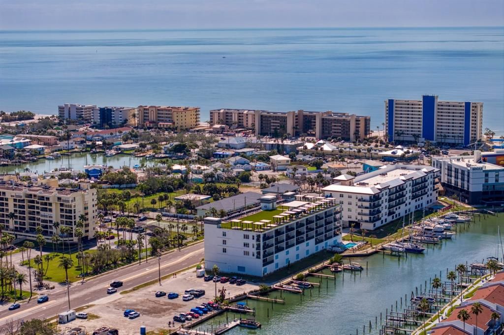 Под контрактом: $1,068,000 (3 спален, 3 ванн, 1826 Квадратных фут)