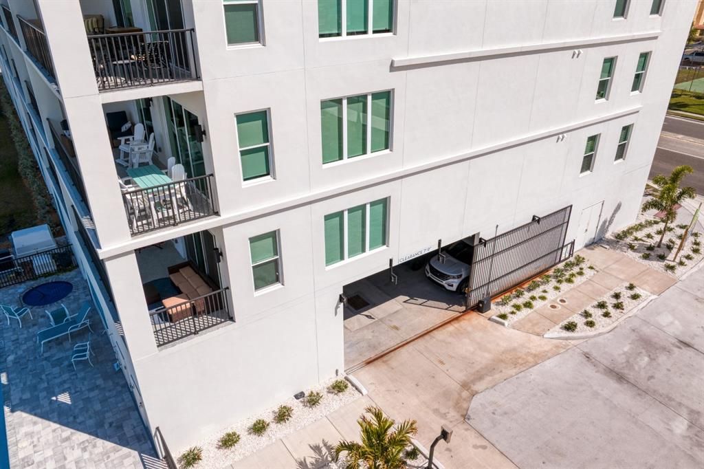 Под контрактом: $1,068,000 (3 спален, 3 ванн, 1826 Квадратных фут)