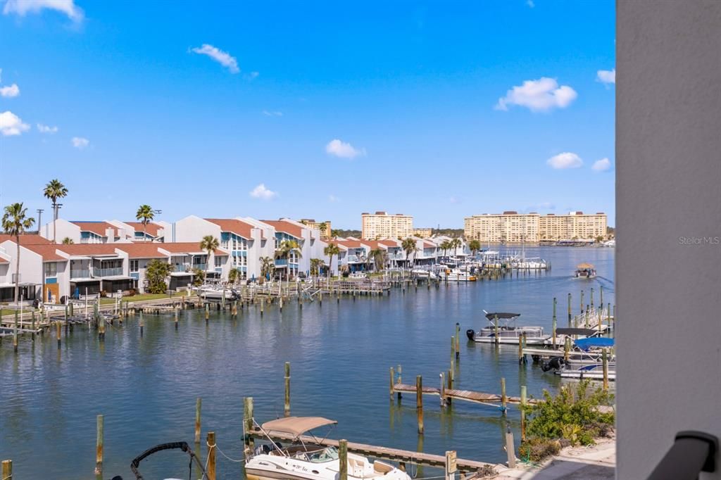 Под контрактом: $1,068,000 (3 спален, 3 ванн, 1826 Квадратных фут)