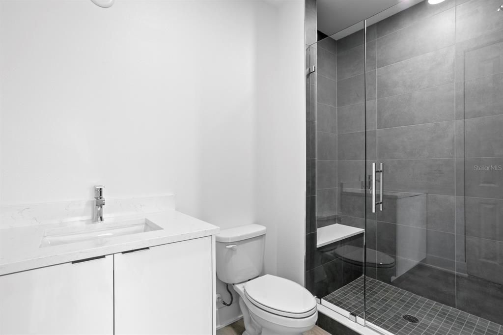 Под контрактом: $1,068,000 (3 спален, 3 ванн, 1826 Квадратных фут)