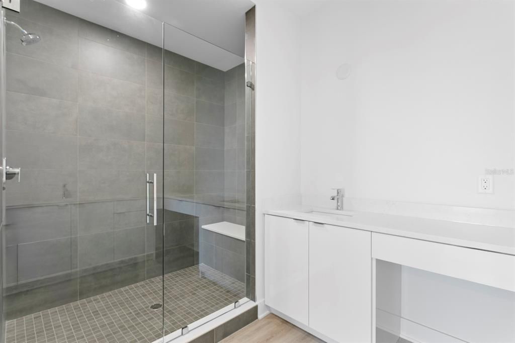 Под контрактом: $1,068,000 (3 спален, 3 ванн, 1826 Квадратных фут)