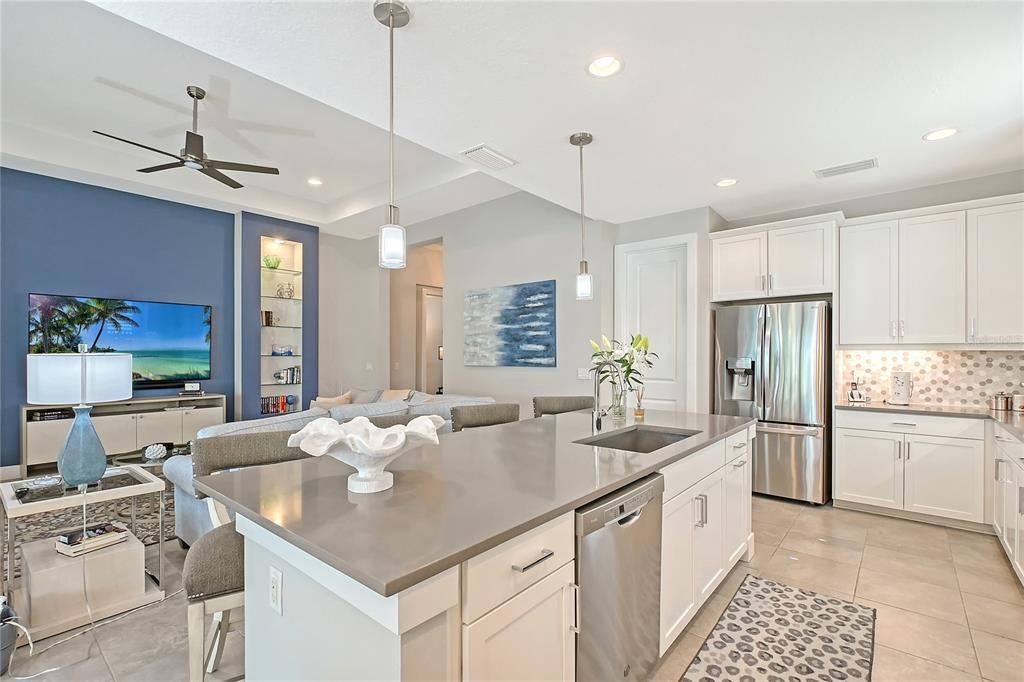 Под контрактом: $869,900 (2 спален, 2 ванн, 2078 Квадратных фут)