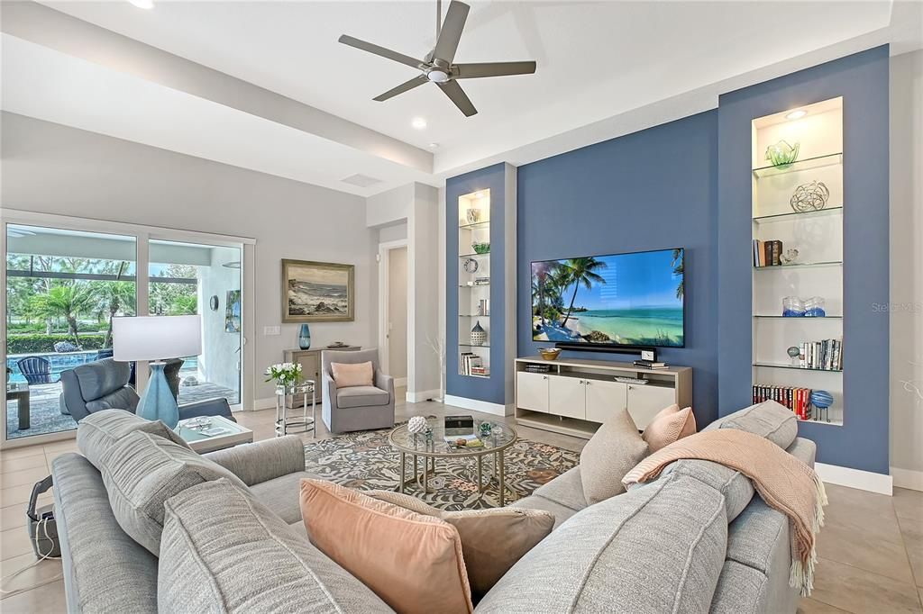 Под контрактом: $869,900 (2 спален, 2 ванн, 2078 Квадратных фут)