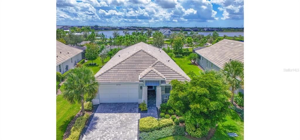 Под контрактом: $869,900 (2 спален, 2 ванн, 2078 Квадратных фут)