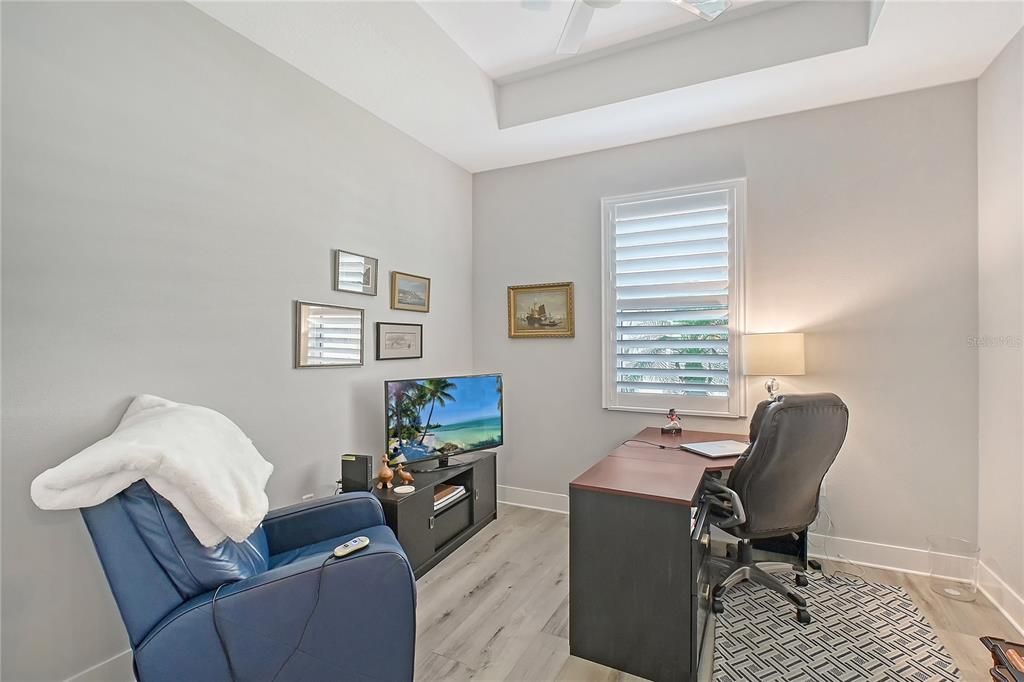 Под контрактом: $869,900 (2 спален, 2 ванн, 2078 Квадратных фут)