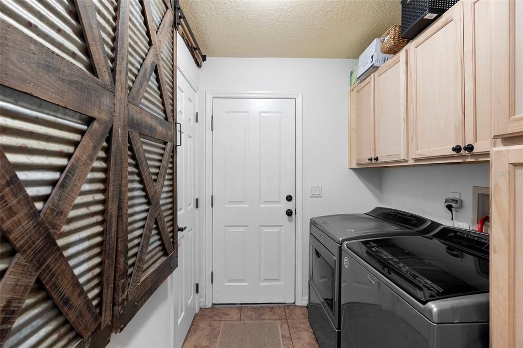 待售: $1,500,000 (8 贝兹, 4 浴室, 4450 平方英尺)