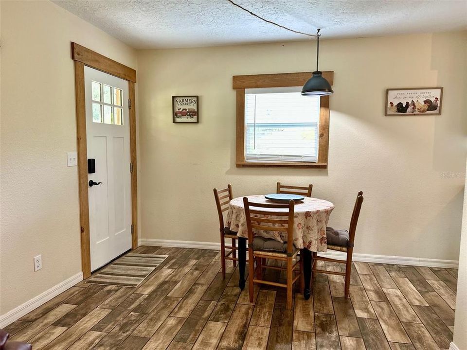 待售: $1,500,000 (8 贝兹, 4 浴室, 4450 平方英尺)