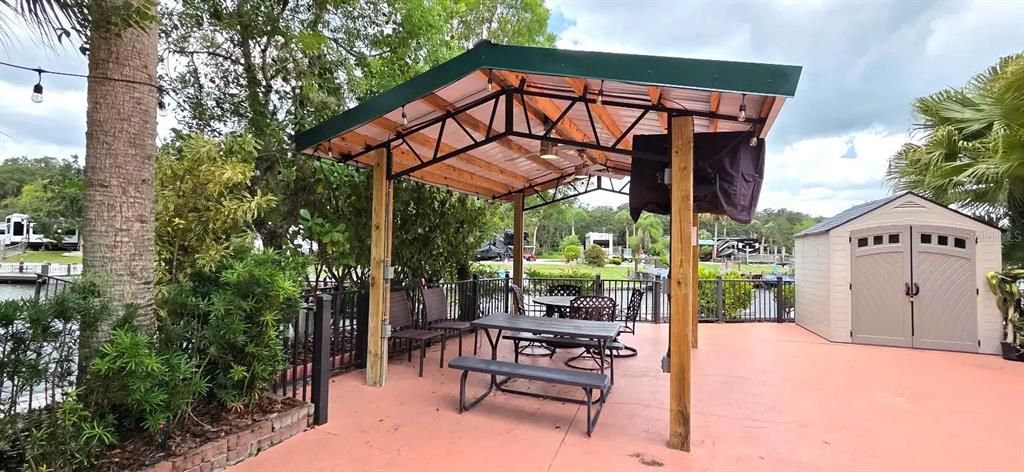 На продажу: $319,000 (0.07 acres)