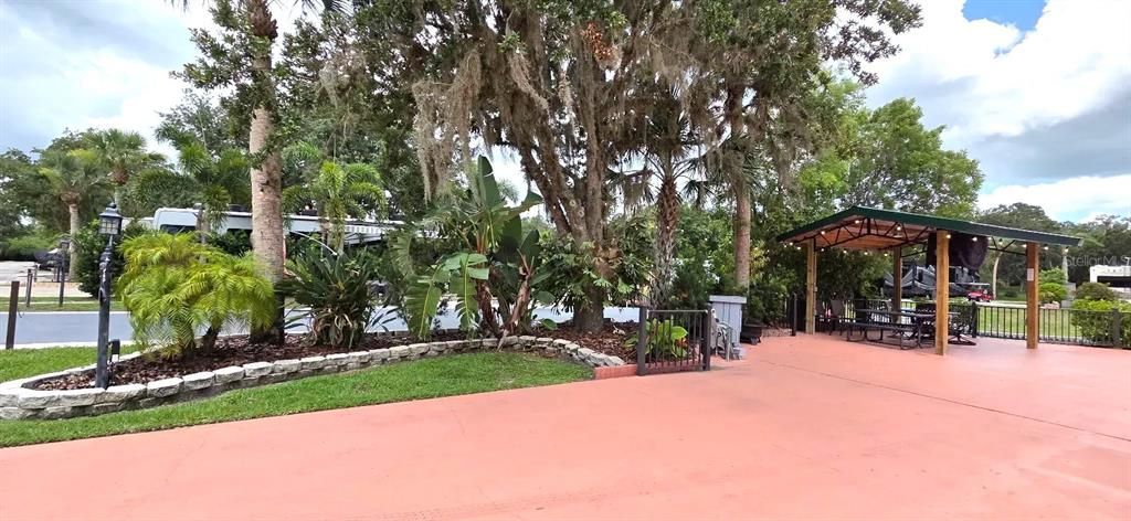 На продажу: $319,000 (0.07 acres)