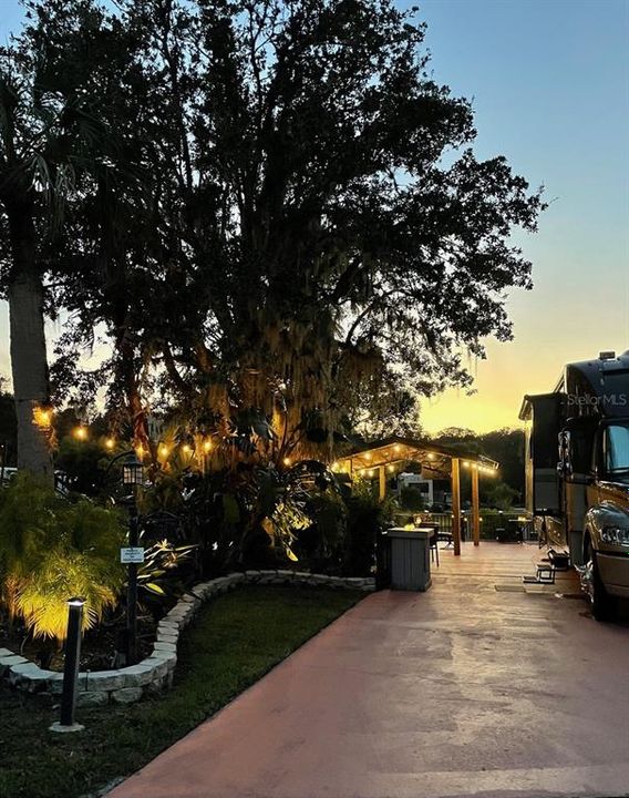 На продажу: $319,000 (0.07 acres)