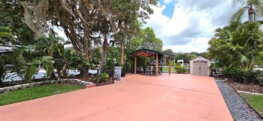 На продажу: $319,000 (0.07 acres)