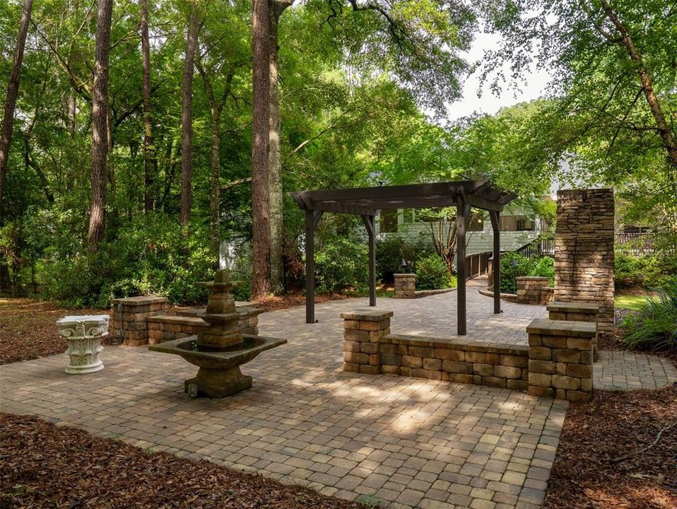 合同活跃: $790,000 (4 贝兹, 3 浴室, 3720 平方英尺)