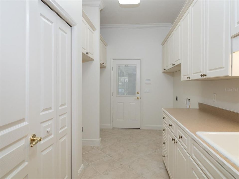 合同活跃: $790,000 (4 贝兹, 3 浴室, 3720 平方英尺)