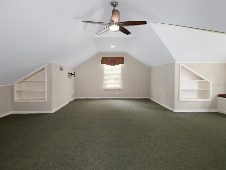 合同活跃: $790,000 (4 贝兹, 3 浴室, 3720 平方英尺)