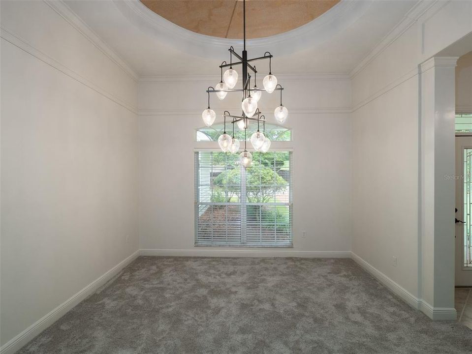 合同活跃: $790,000 (4 贝兹, 3 浴室, 3720 平方英尺)