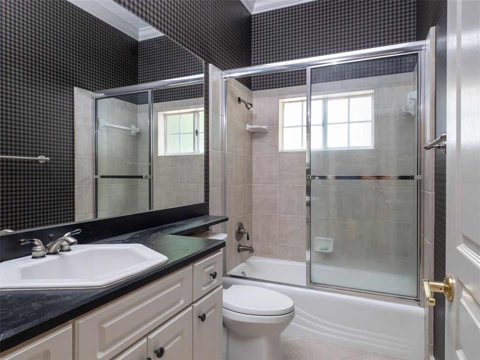 合同活跃: $790,000 (4 贝兹, 3 浴室, 3720 平方英尺)