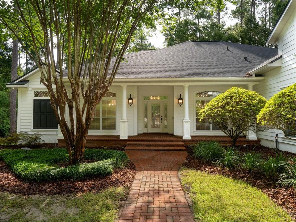 合同活跃: $790,000 (4 贝兹, 3 浴室, 3720 平方英尺)