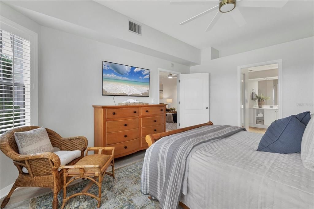 В аренду: $3,500 (2 спален, 2 ванн, 1215 Квадратных фут)