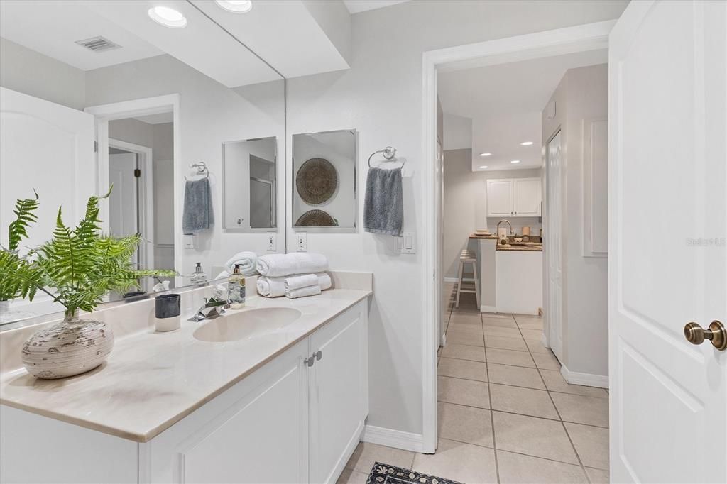 В аренду: $3,500 (2 спален, 2 ванн, 1215 Квадратных фут)