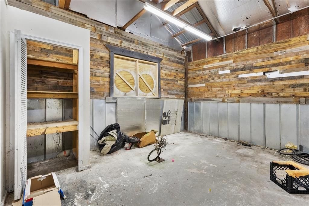 待售: $2,900,000 (7.47 acres)