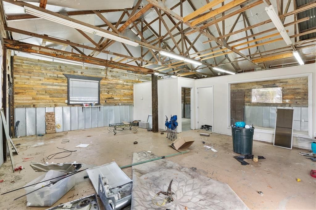 待售: $2,900,000 (7.47 acres)