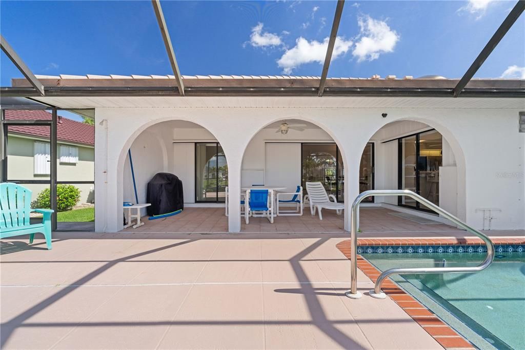 Active With Contract: $549,900 (3 beds, 2 baths, 2083 Square Feet)