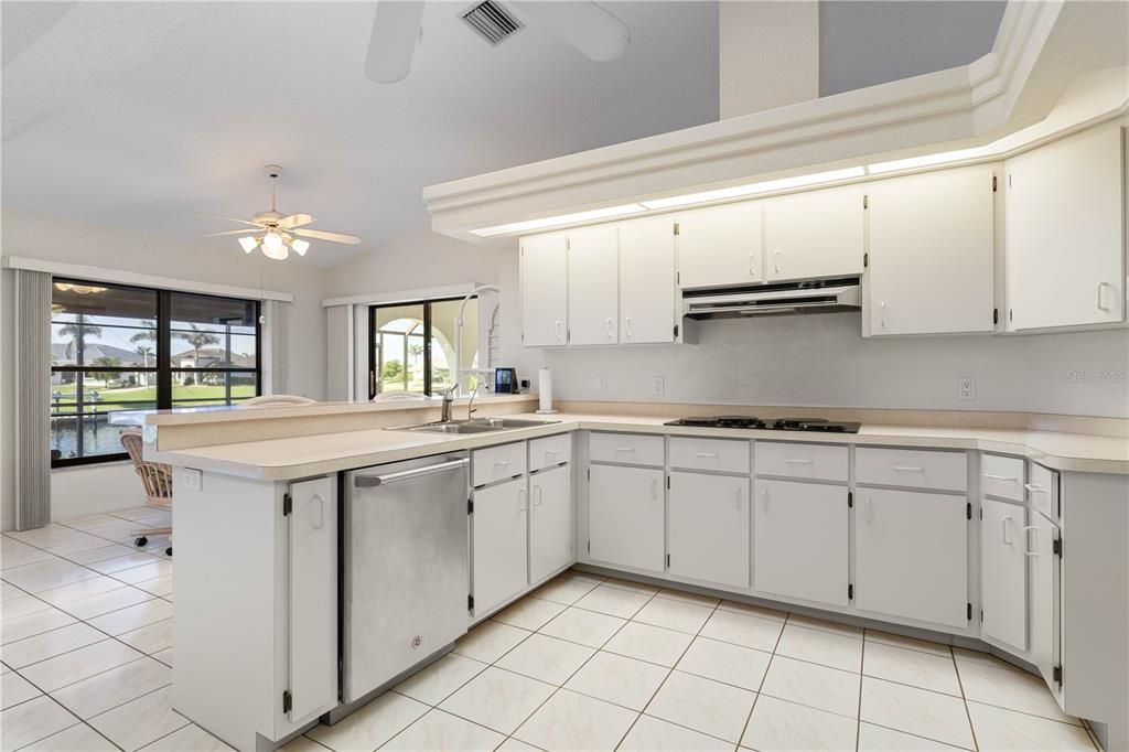 Active With Contract: $549,900 (3 beds, 2 baths, 2083 Square Feet)