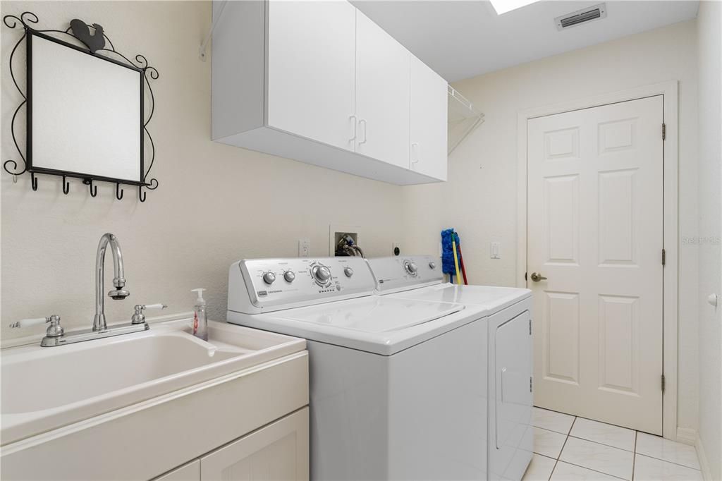 Active With Contract: $549,900 (3 beds, 2 baths, 2083 Square Feet)