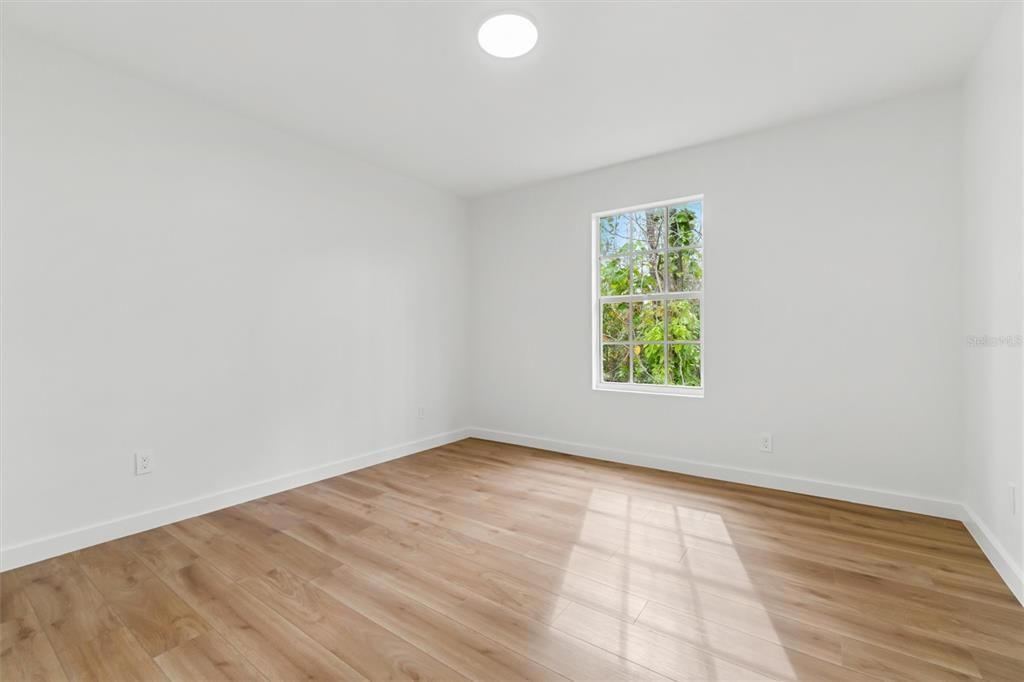 For Sale: $1,949,000 (6 beds, 5 baths, 4137 Square Feet)