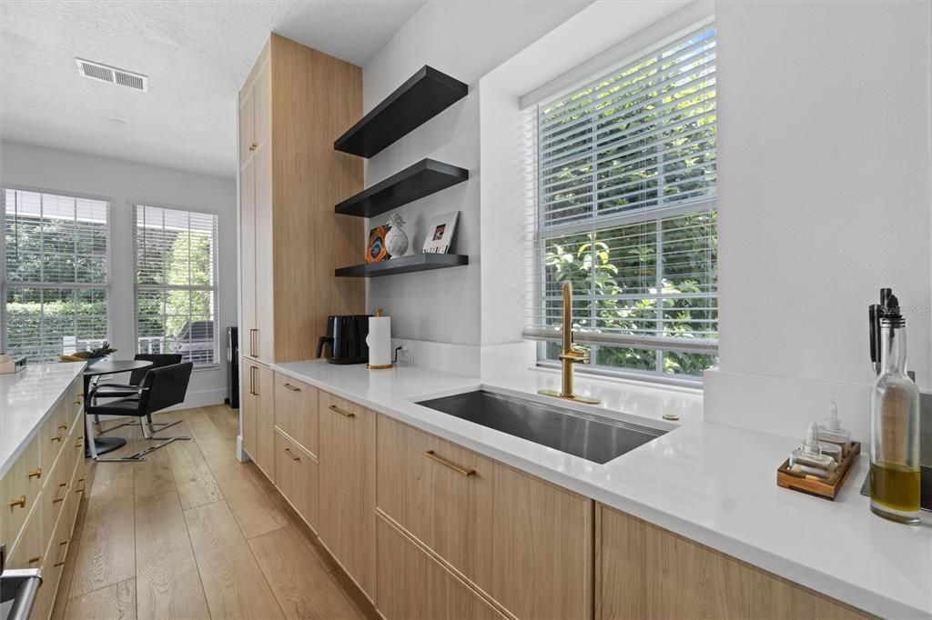 For Sale: $1,949,000 (6 beds, 5 baths, 4137 Square Feet)