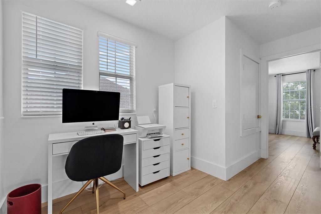 For Sale: $1,949,000 (6 beds, 5 baths, 4137 Square Feet)