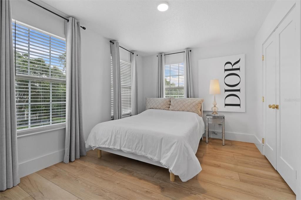 For Sale: $1,949,000 (6 beds, 5 baths, 4137 Square Feet)