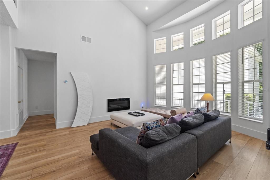 For Sale: $1,949,000 (6 beds, 5 baths, 4137 Square Feet)