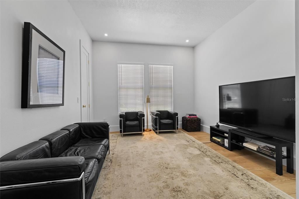 For Sale: $1,949,000 (6 beds, 5 baths, 4137 Square Feet)