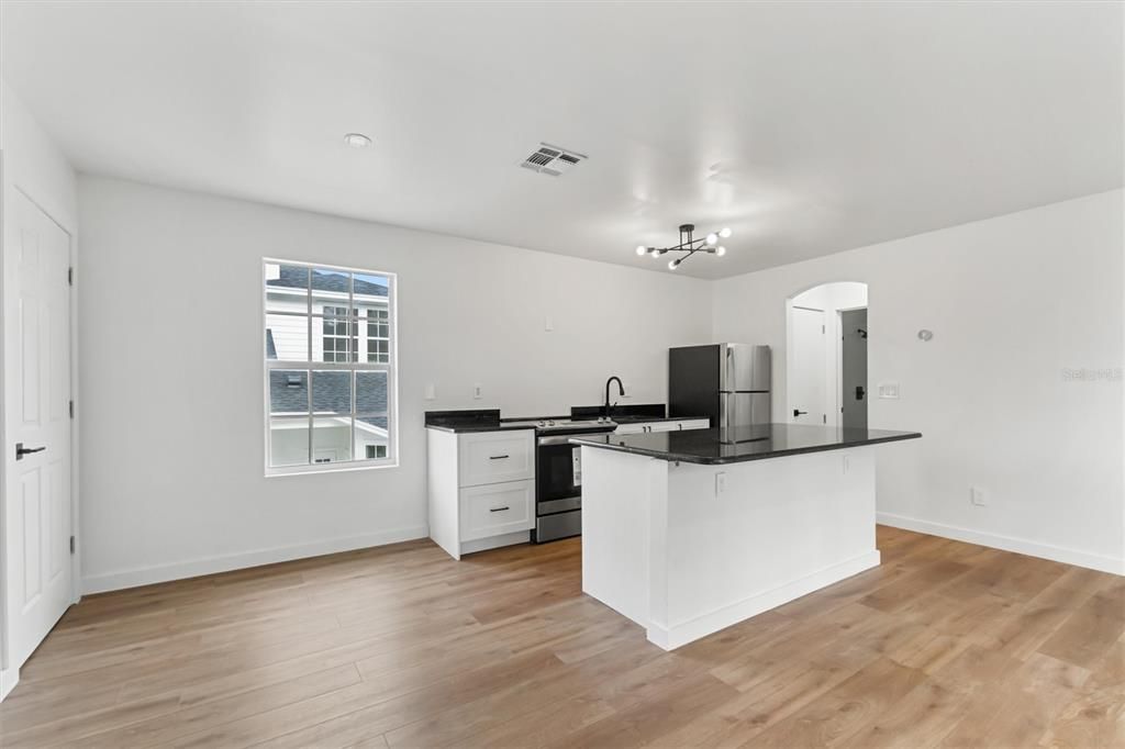 For Sale: $1,949,000 (6 beds, 5 baths, 4137 Square Feet)