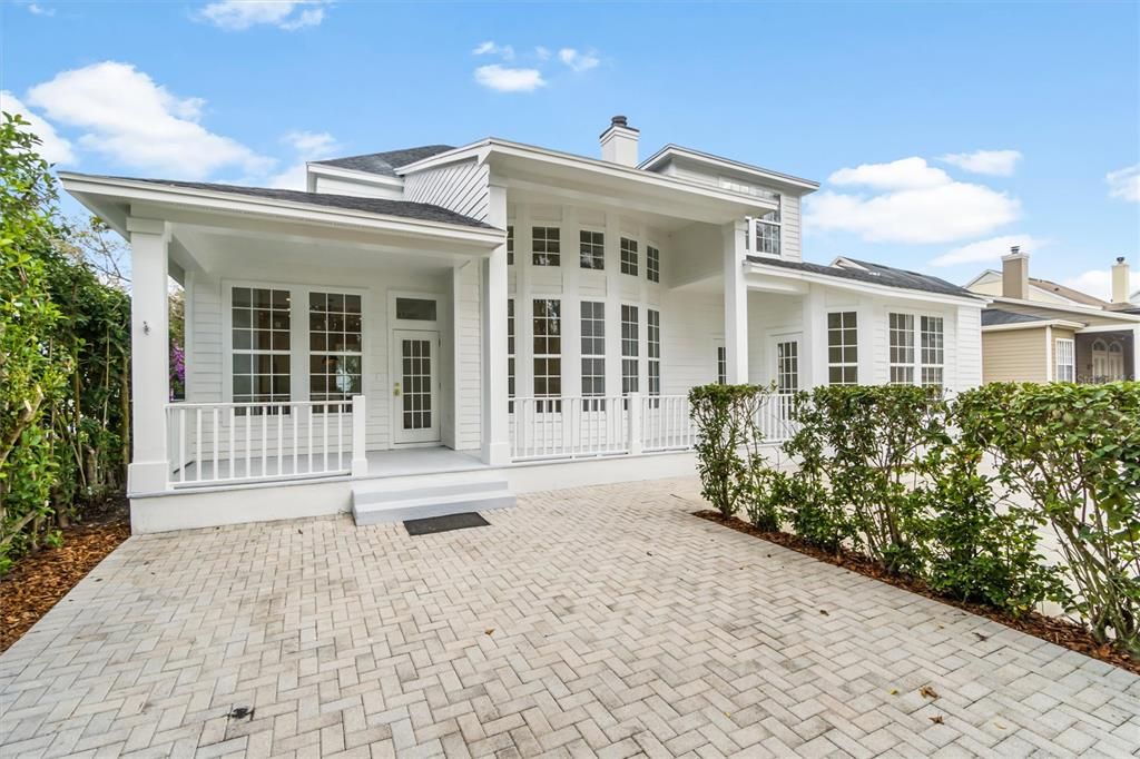 For Sale: $1,949,000 (6 beds, 5 baths, 4137 Square Feet)