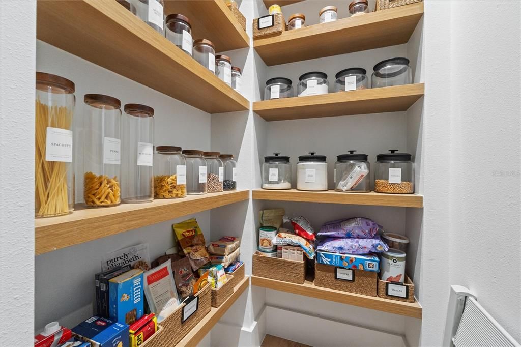 For Sale: $1,949,000 (6 beds, 5 baths, 4137 Square Feet)