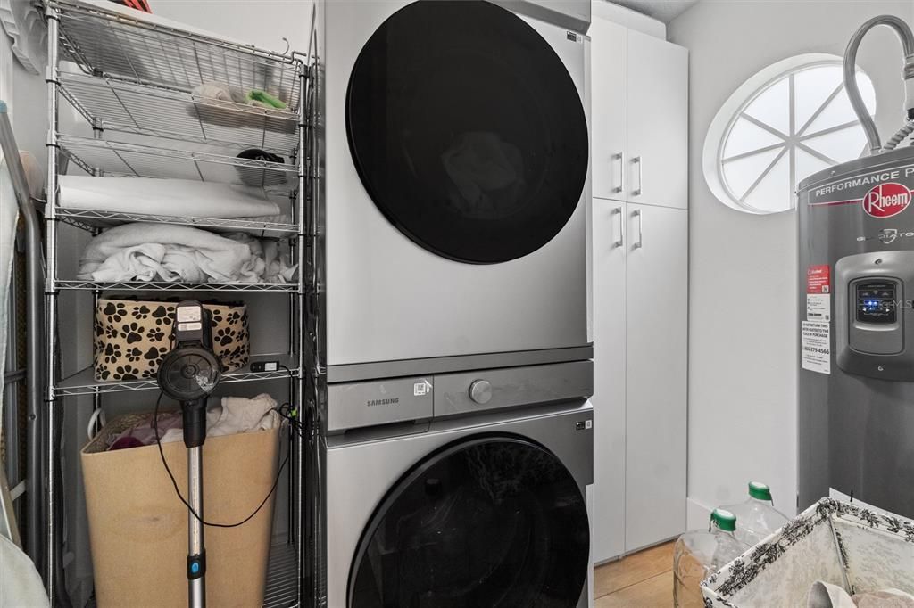 For Sale: $1,949,000 (6 beds, 5 baths, 4137 Square Feet)