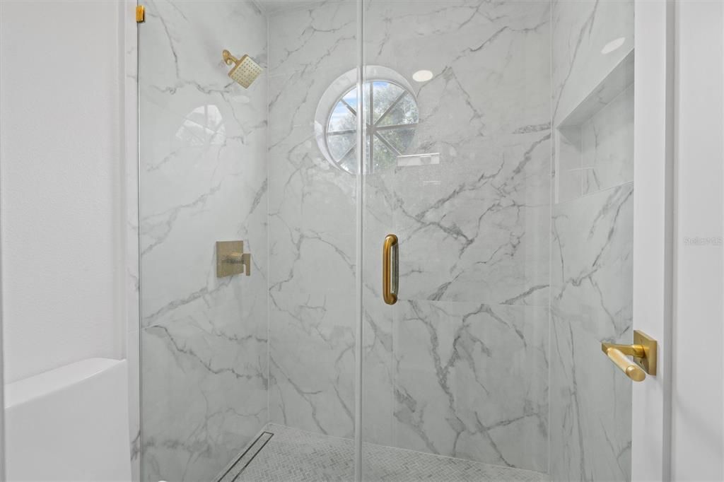 For Sale: $1,949,000 (6 beds, 5 baths, 4137 Square Feet)