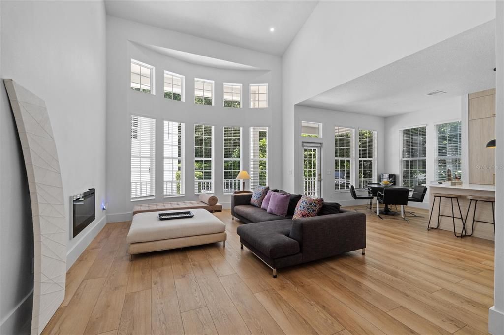 For Sale: $1,949,000 (6 beds, 5 baths, 4137 Square Feet)