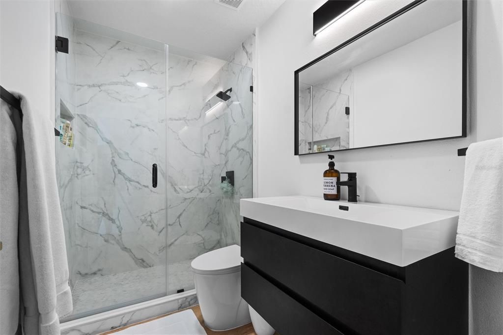 For Sale: $1,949,000 (6 beds, 5 baths, 4137 Square Feet)