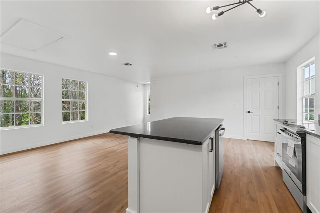 For Sale: $1,949,000 (6 beds, 5 baths, 4137 Square Feet)